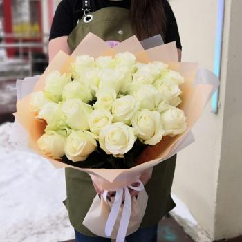 Белые розы 25 шт (50 см)